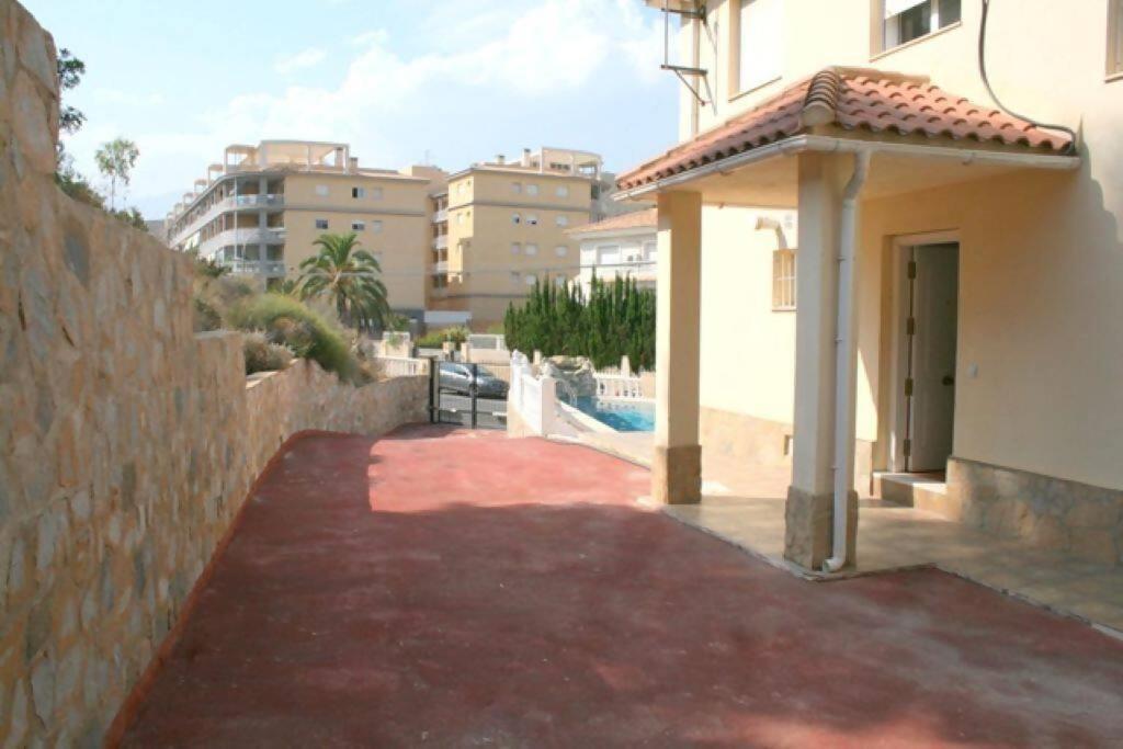 Stunning Detached With Private Pool *