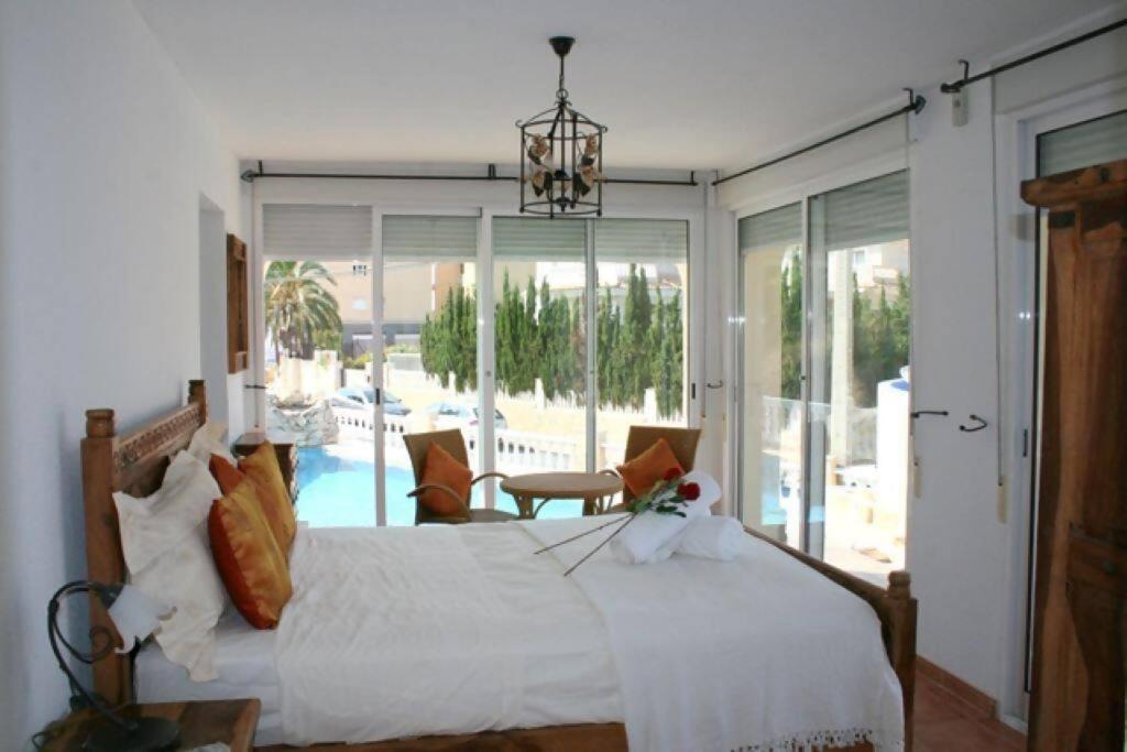 Stunning Detached With Private Pool *